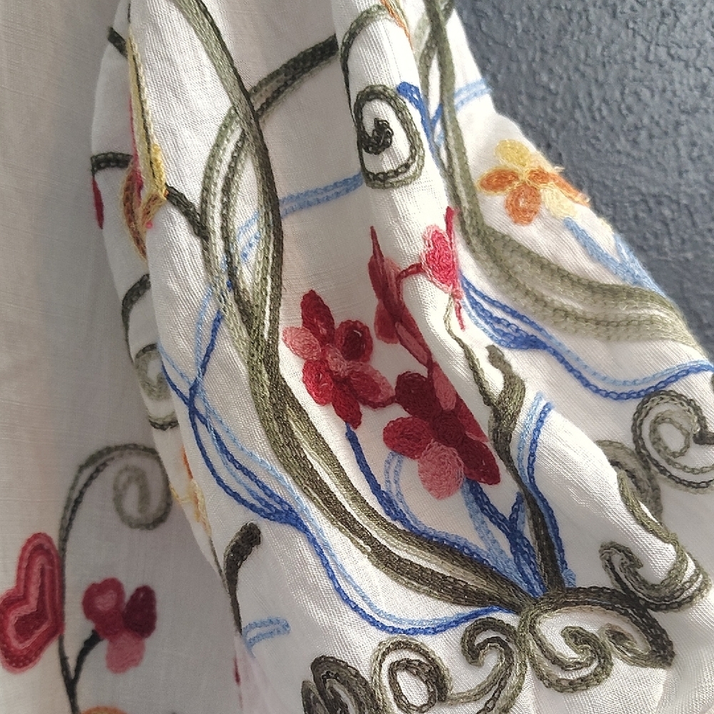 Art of Rajasthan White Embroidered Blouse - Picture 7 of 11